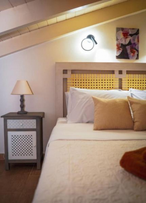 Melina's Bright Apartment, Viros - 1st F